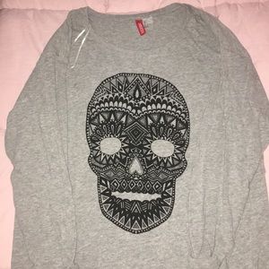 Skull sweater size L